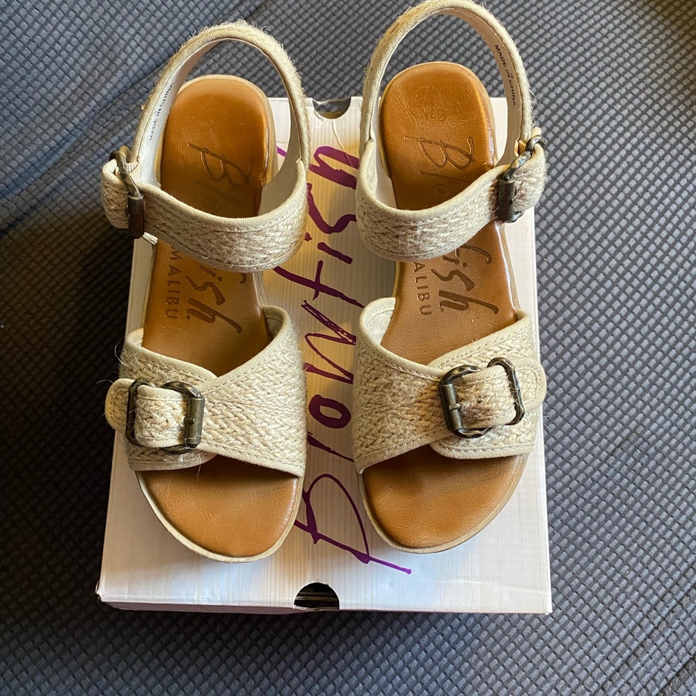 Sandals; Blowfish; Women’s size 9; Natural